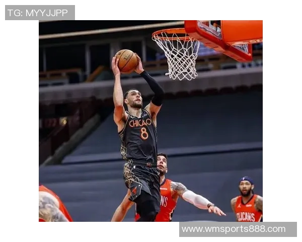 克拉克斯顿半场表现亮眼8投5中贡献12分9篮板4助攻正负值高达20 克拉克斯顿半场表现亮眼8投5中贡献12分9篮板4助攻正负值高达20