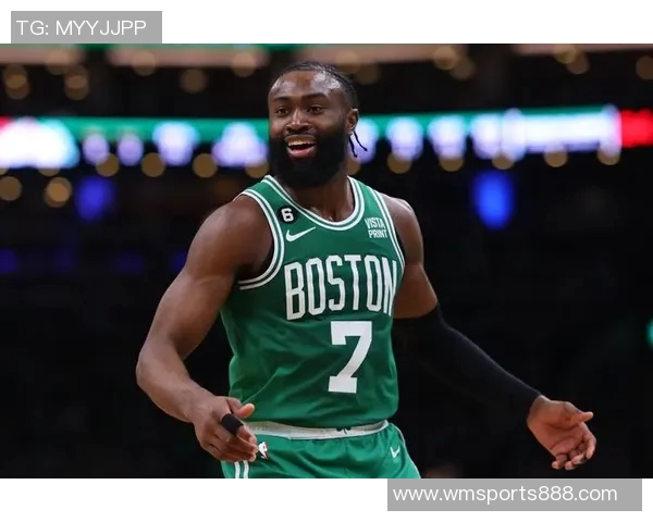 杰伦布朗半场高效得分27分继续展现超巨风采